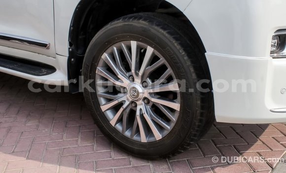 Acheter Import Voiture Toyota Land Cruiser Blanc à Import - Dubai, Bujumbura Acheter Import Voiture Toyota Land Cruiser Blanc à Import - Dubai, Bujumbura