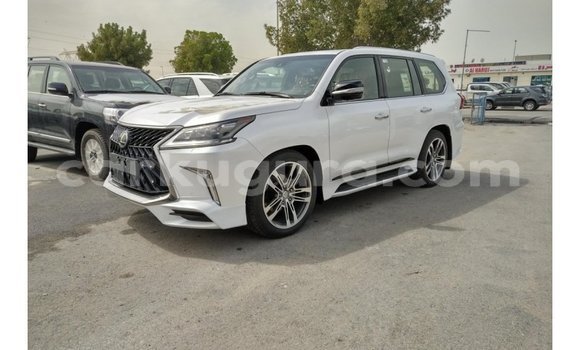 Acheter Import Voiture Lexus LX Blanc à Import - Dubai, Bujumbura Acheter Import Voiture Lexus LX Blanc à Import - Dubai, Bujumbura