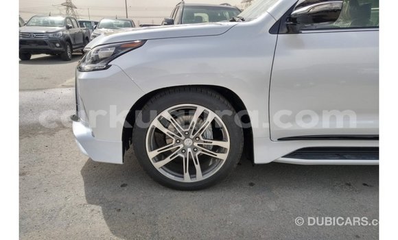 Acheter Import Voiture Lexus LX Blanc à Import - Dubai, Bujumbura Acheter Import Voiture Lexus LX Blanc à Import - Dubai, Bujumbura