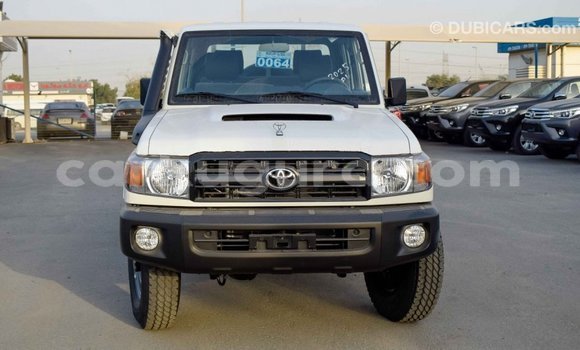 Acheter Import Voiture Toyota Land Cruiser Blanc à Import - Dubai, Bujumbura Acheter Import Voiture Toyota Land Cruiser Blanc à Import - Dubai, Bujumbura
