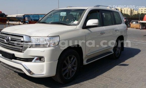 Acheter Import Voiture Toyota Land Cruiser Blanc à Import - Dubai, Bujumbura Acheter Import Voiture Toyota Land Cruiser Blanc à Import - Dubai, Bujumbura