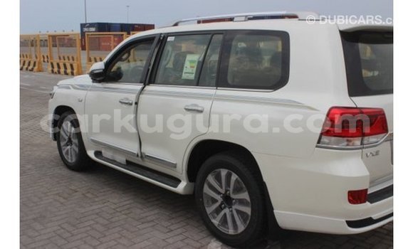 Acheter Import Voiture Toyota Land Cruiser Blanc à Import - Dubai, Bujumbura Acheter Import Voiture Toyota Land Cruiser Blanc à Import - Dubai, Bujumbura
