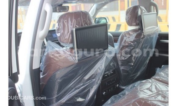 Acheter Import Voiture Toyota Land Cruiser Blanc à Import - Dubai, Bujumbura Acheter Import Voiture Toyota Land Cruiser Blanc à Import - Dubai, Bujumbura