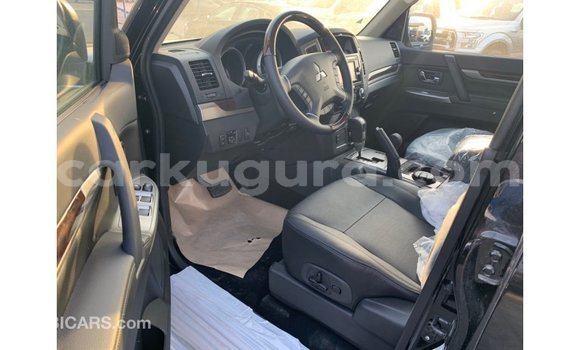 Nunua Imported Mitsubishi Pajero Nyeusi Gari ndani ya Import - Dubai nchini Bujumbura Nunua Imported Mitsubishi Pajero Nyeusi Gari ndani ya Import - Dubai nchini Bujumbura