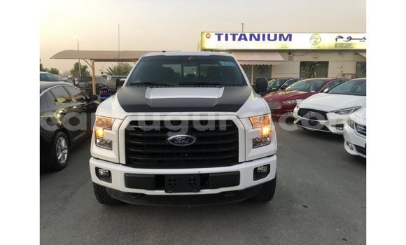 Acheter Import Voiture Ford V8 Blanc à Import - Dubai, Bujumbura