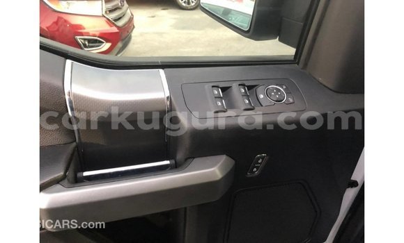 Acheter Import Voiture Ford V8 Blanc à Import - Dubai, Bujumbura Acheter Import Voiture Ford V8 Blanc à Import - Dubai, Bujumbura