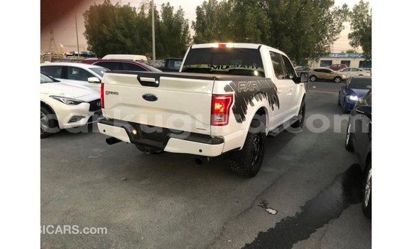 Acheter Import Voiture Ford V8 Blanc à Import - Dubai, Bujumbura Acheter Import Voiture Ford V8 Blanc à Import - Dubai, Bujumbura