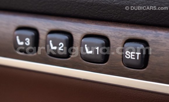 Acheter Import Voiture Toyota Land Cruiser Blanc à Import - Dubai, Bujumbura Acheter Import Voiture Toyota Land Cruiser Blanc à Import - Dubai, Bujumbura