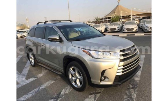 Acheter Import Voiture Toyota Highlander Beige à Import - Dubai, Bujumbura Acheter Import Voiture Toyota Highlander Beige à Import - Dubai, Bujumbura