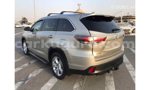 Acheter Import Voiture Toyota Highlander Beige à Import - Dubai, Bujumbura Acheter Import Voiture Toyota Highlander Beige à Import - Dubai, Bujumbura