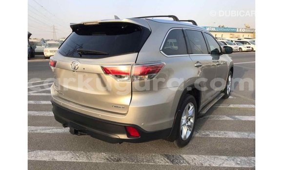 Acheter Import Voiture Toyota Highlander Beige à Import - Dubai, Bujumbura Acheter Import Voiture Toyota Highlander Beige à Import - Dubai, Bujumbura