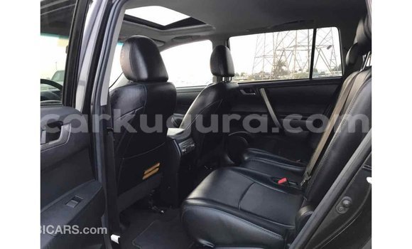 Nunua Imported Toyota Highlander Nyeusi Gari ndani ya Import - Dubai nchini Bujumbura Nunua Imported Toyota Highlander Nyeusi Gari ndani ya Import - Dubai nchini Bujumbura