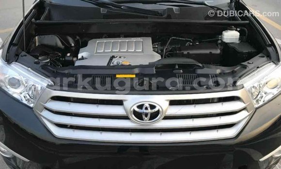 Nunua Imported Toyota Highlander Nyeusi Gari ndani ya Import - Dubai nchini Bujumbura Nunua Imported Toyota Highlander Nyeusi Gari ndani ya Import - Dubai nchini Bujumbura