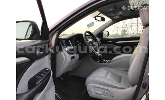 Buy Import Toyota Highlander Other Car in Import - Dubai in Bujumbura Buy Import Toyota Highlander Other Car in Import - Dubai in Bujumbura