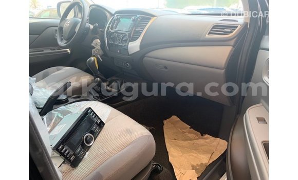 Acheter Import Voiture Mitsubishi L200 Noir à Import - Dubai, Bujumbura Acheter Import Voiture Mitsubishi L200 Noir à Import - Dubai, Bujumbura