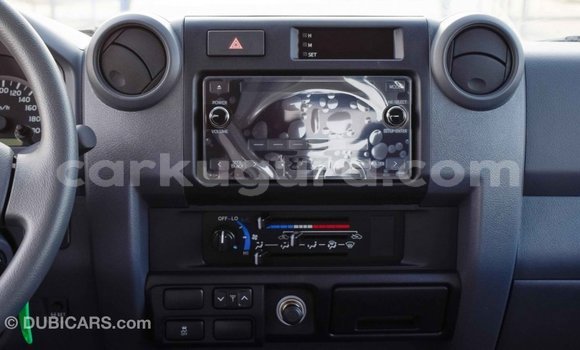 Nunua Imported Toyota Land Cruiser Beige Gari ndani ya Import - Dubai nchini Bujumbura Nunua Imported Toyota Land Cruiser Beige Gari ndani ya Import - Dubai nchini Bujumbura