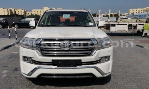 Acheter Import Voiture Toyota Land Cruiser Blanc à Import - Dubai, Bujumbura Acheter Import Voiture Toyota Land Cruiser Blanc à Import - Dubai, Bujumbura