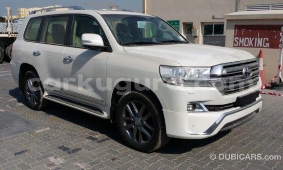 Acheter Import Voiture Toyota Land Cruiser Blanc à Import - Dubai, Bujumbura Acheter Import Voiture Toyota Land Cruiser Blanc à Import - Dubai, Bujumbura