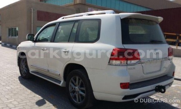 Acheter Import Voiture Toyota Land Cruiser Blanc à Import - Dubai, Bujumbura Acheter Import Voiture Toyota Land Cruiser Blanc à Import - Dubai, Bujumbura