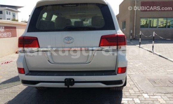 Acheter Import Voiture Toyota Land Cruiser Blanc à Import - Dubai, Bujumbura Acheter Import Voiture Toyota Land Cruiser Blanc à Import - Dubai, Bujumbura