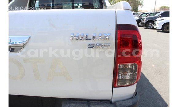 Nunua Imported Toyota Hilux Nyeupe Gari ndani ya Import - Dubai nchini Bujumbura Nunua Imported Toyota Hilux Nyeupe Gari ndani ya Import - Dubai nchini Bujumbura
