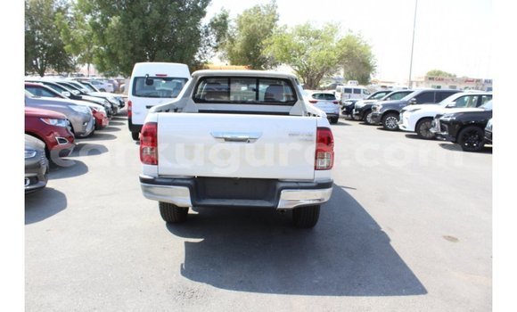 Nunua Imported Toyota Hilux Nyeupe Gari ndani ya Import - Dubai nchini Bujumbura Nunua Imported Toyota Hilux Nyeupe Gari ndani ya Import - Dubai nchini Bujumbura