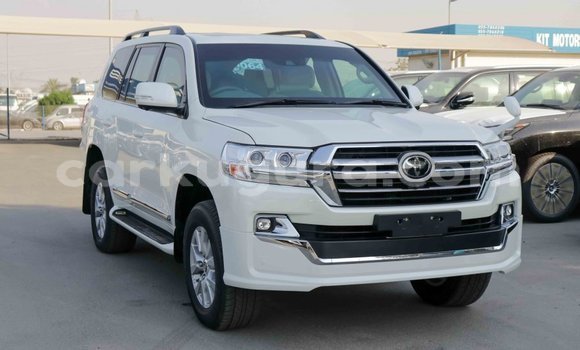 Acheter Import Voiture Toyota Land Cruiser Blanc à Import - Dubai, Bujumbura Acheter Import Voiture Toyota Land Cruiser Blanc à Import - Dubai, Bujumbura