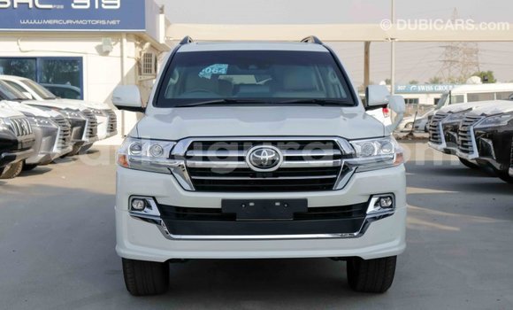 Acheter Import Voiture Toyota Land Cruiser Blanc à Import - Dubai, Bujumbura Acheter Import Voiture Toyota Land Cruiser Blanc à Import - Dubai, Bujumbura