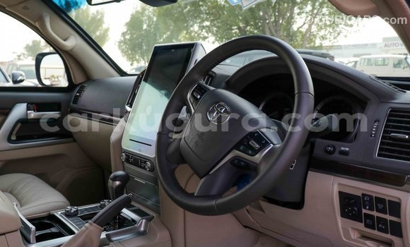 Acheter Import Voiture Toyota Land Cruiser Blanc à Import - Dubai, Bujumbura Acheter Import Voiture Toyota Land Cruiser Blanc à Import - Dubai, Bujumbura