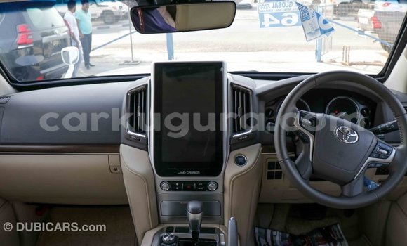 Acheter Import Voiture Toyota Land Cruiser Blanc à Import - Dubai, Bujumbura Acheter Import Voiture Toyota Land Cruiser Blanc à Import - Dubai, Bujumbura
