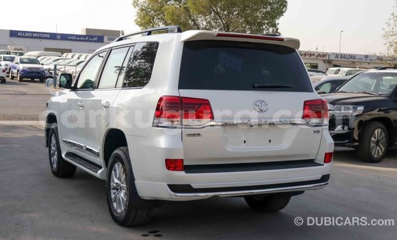 Acheter Import Voiture Toyota Land Cruiser Blanc à Import - Dubai, Bujumbura Acheter Import Voiture Toyota Land Cruiser Blanc à Import - Dubai, Bujumbura