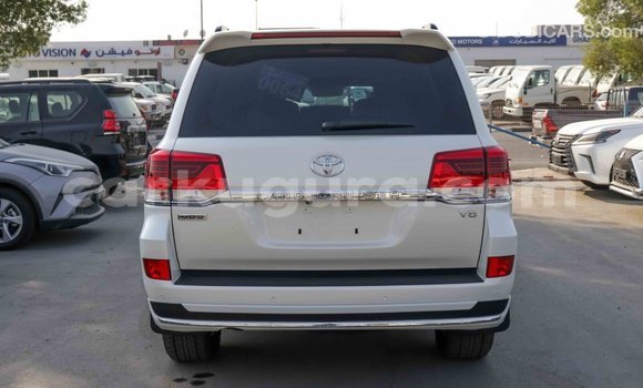 Acheter Import Voiture Toyota Land Cruiser Blanc à Import - Dubai, Bujumbura Acheter Import Voiture Toyota Land Cruiser Blanc à Import - Dubai, Bujumbura