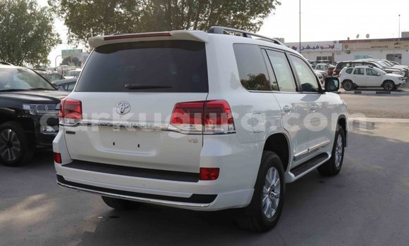 Acheter Import Voiture Toyota Land Cruiser Blanc à Import - Dubai, Bujumbura Acheter Import Voiture Toyota Land Cruiser Blanc à Import - Dubai, Bujumbura