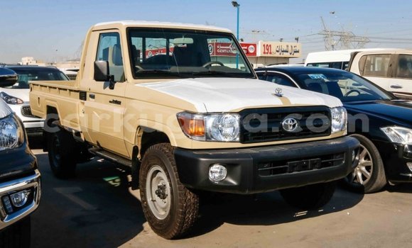 Acheter Import Voiture Toyota Land Cruiser Beige à Import - Dubai, Bujumbura Acheter Import Voiture Toyota Land Cruiser Beige à Import - Dubai, Bujumbura