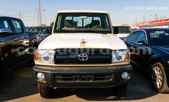 Acheter Import Voiture Toyota Land Cruiser Beige à Import - Dubai, Bujumbura Acheter Import Voiture Toyota Land Cruiser Beige à Import - Dubai, Bujumbura