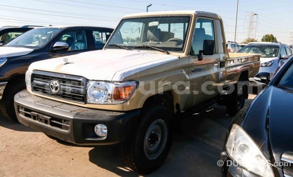 Acheter Import Voiture Toyota Land Cruiser Beige à Import - Dubai, Bujumbura Acheter Import Voiture Toyota Land Cruiser Beige à Import - Dubai, Bujumbura