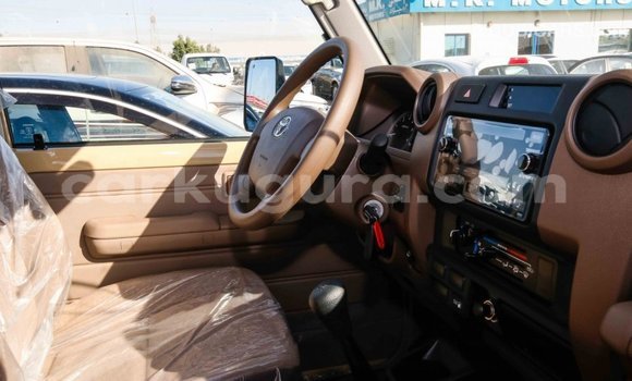 Acheter Import Voiture Toyota Land Cruiser Beige à Import - Dubai, Bujumbura Acheter Import Voiture Toyota Land Cruiser Beige à Import - Dubai, Bujumbura