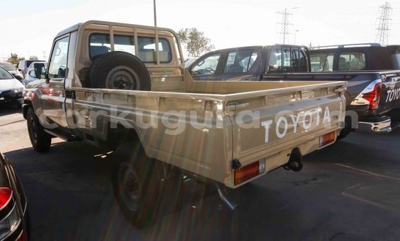 Acheter Import Voiture Toyota Land Cruiser Beige à Import - Dubai, Bujumbura Acheter Import Voiture Toyota Land Cruiser Beige à Import - Dubai, Bujumbura
