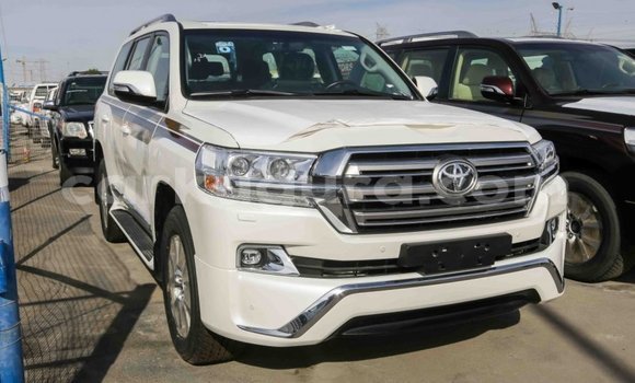 Acheter Import Voiture Toyota Land Cruiser Blanc à Import - Dubai, Bujumbura Acheter Import Voiture Toyota Land Cruiser Blanc à Import - Dubai, Bujumbura