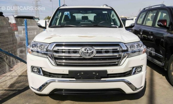 Acheter Import Voiture Toyota Land Cruiser Blanc à Import - Dubai, Bujumbura Acheter Import Voiture Toyota Land Cruiser Blanc à Import - Dubai, Bujumbura