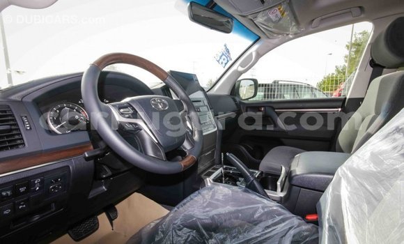 Acheter Import Voiture Toyota Land Cruiser Blanc à Import - Dubai, Bujumbura Acheter Import Voiture Toyota Land Cruiser Blanc à Import - Dubai, Bujumbura