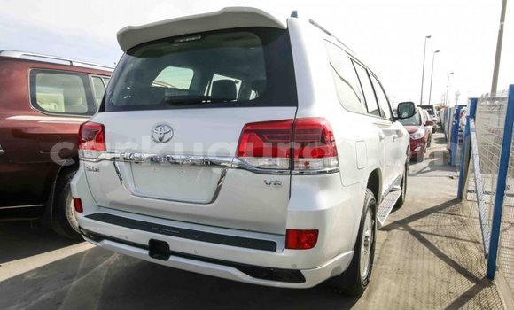 Acheter Import Voiture Toyota Land Cruiser Blanc à Import - Dubai, Bujumbura Acheter Import Voiture Toyota Land Cruiser Blanc à Import - Dubai, Bujumbura