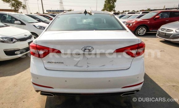 Acheter Import Voiture Hyundai Sonata Blanc à Import - Dubai, Bujumbura Acheter Import Voiture Hyundai Sonata Blanc à Import - Dubai, Bujumbura