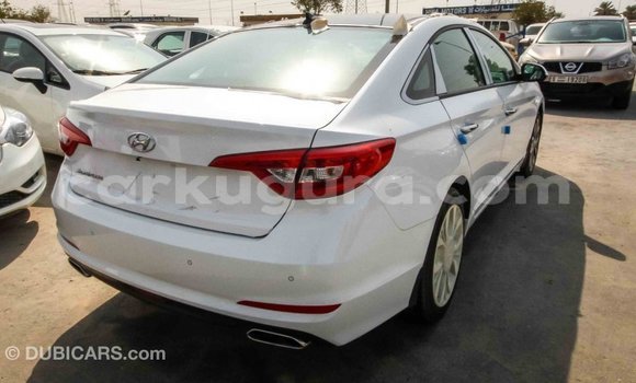 Acheter Import Voiture Hyundai Sonata Blanc à Import - Dubai, Bujumbura Acheter Import Voiture Hyundai Sonata Blanc à Import - Dubai, Bujumbura