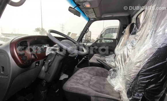 Nunua Imported Hyundai Accent Nyeupe Gari ndani ya Import - Dubai nchini Bujumbura Nunua Imported Hyundai Accent Nyeupe Gari ndani ya Import - Dubai nchini Bujumbura