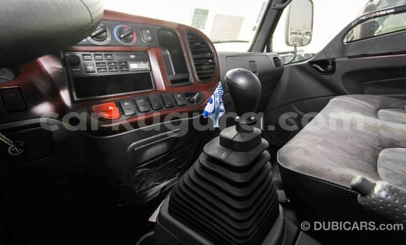 Nunua Imported Hyundai Accent Nyeupe Gari ndani ya Import - Dubai nchini Bujumbura Nunua Imported Hyundai Accent Nyeupe Gari ndani ya Import - Dubai nchini Bujumbura