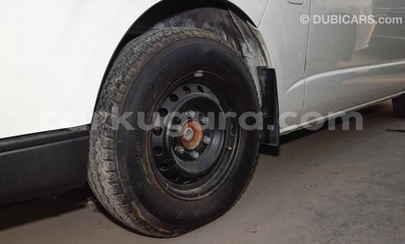 Nunua Imported Toyota Hiace Nyeupe Gari ndani ya Import - Dubai nchini Bujumbura Nunua Imported Toyota Hiace Nyeupe Gari ndani ya Import - Dubai nchini Bujumbura