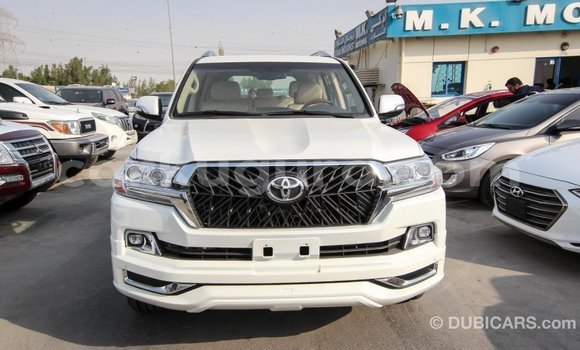 Acheter Import Voiture Toyota Land Cruiser Blanc à Import - Dubai, Bujumbura Acheter Import Voiture Toyota Land Cruiser Blanc à Import - Dubai, Bujumbura