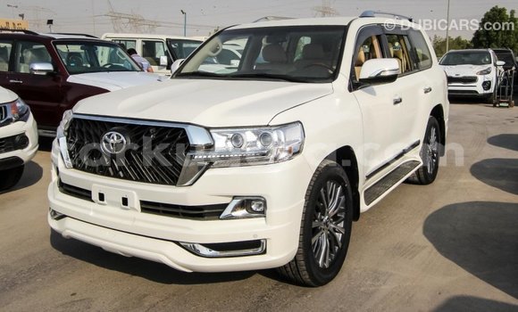 Acheter Import Voiture Toyota Land Cruiser Blanc à Import - Dubai, Bujumbura Acheter Import Voiture Toyota Land Cruiser Blanc à Import - Dubai, Bujumbura