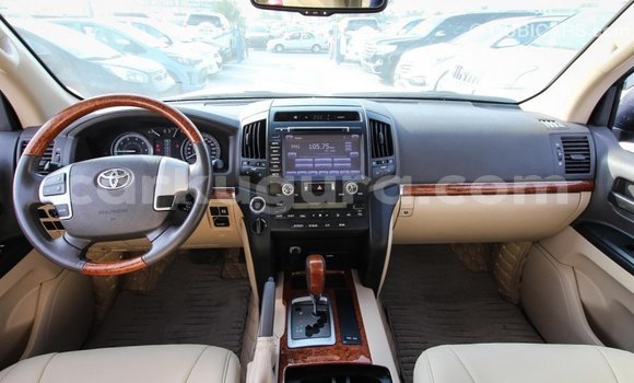 Acheter Import Voiture Toyota Land Cruiser Blanc à Import - Dubai, Bujumbura Acheter Import Voiture Toyota Land Cruiser Blanc à Import - Dubai, Bujumbura